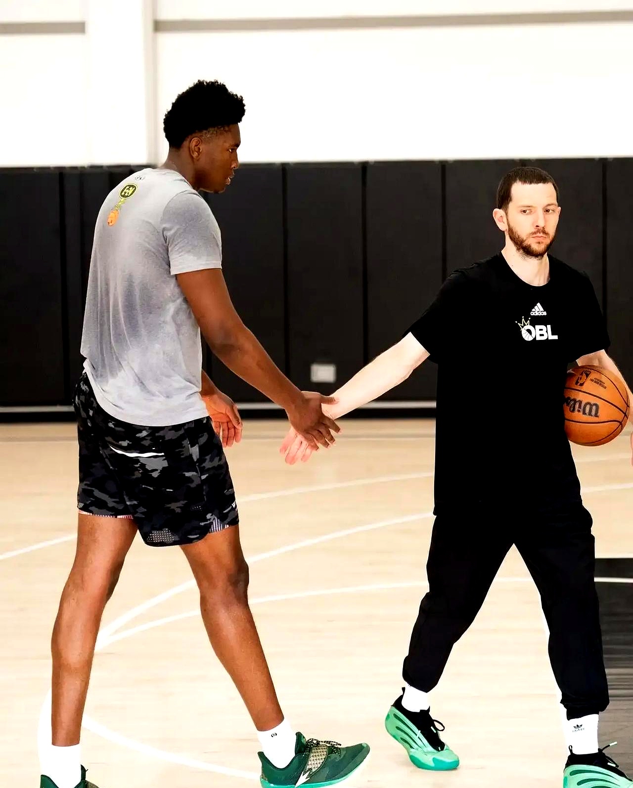 窗口期休斯敦火箭调整名单以备西甲；外线爆发环节打磨；压力陡增；年轻球员得到机会