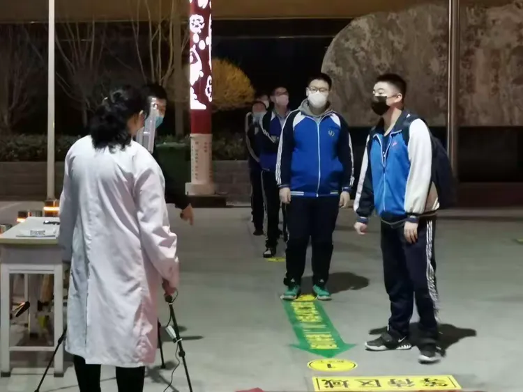 好博体育官网-窗口期体能课后，辽宁本钢防线松动备战意大利杯，赛场秩序良好，医务组通报恢复